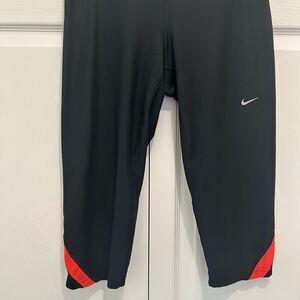 Nike Dri-Fit Women’s Running Capris Medium zipper packet. Black red trim.